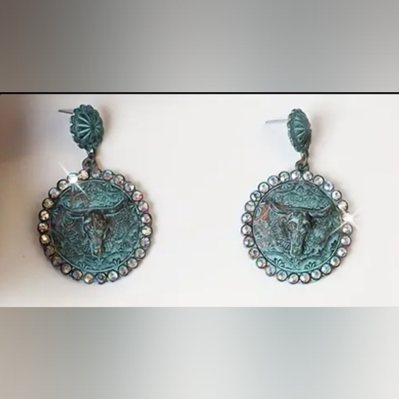 NEW! Turquoise Bullhead Earrings with Crystal Accents NWT! - Picture 2 of 3